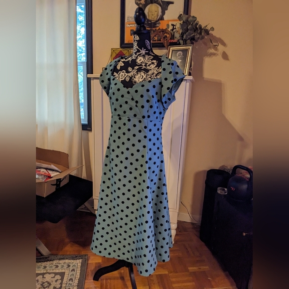 Collectif Polka Dot pinup dress - Picture 4 of 6